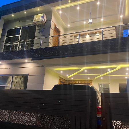 Luxury Guest House In Bahria Town 拉瓦尔品第 外观 照片