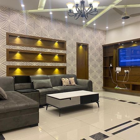 Luxury Guest House In Bahria Town 拉瓦尔品第 外观 照片