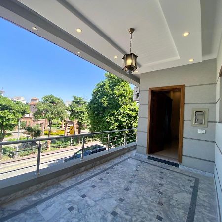 Luxury Guest House In Bahria Town 拉瓦尔品第 外观 照片