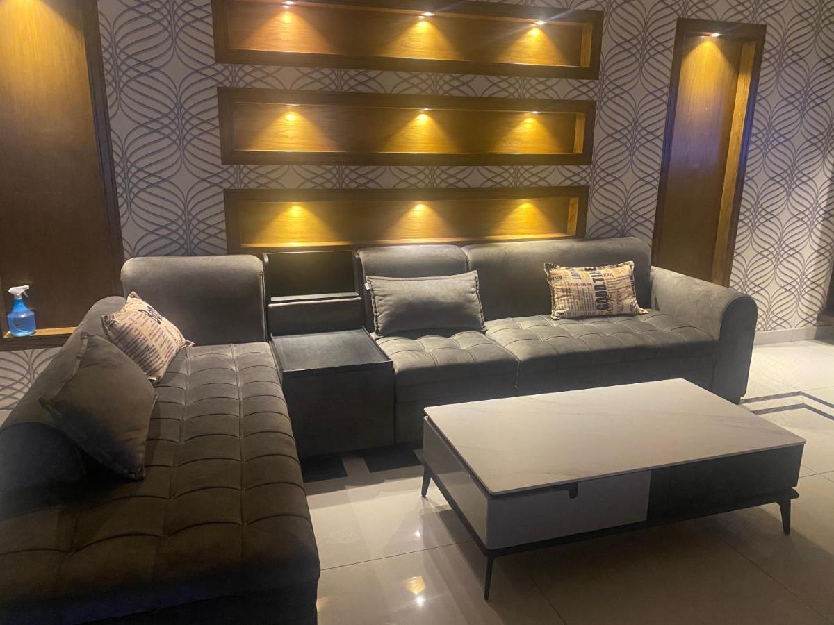 Luxury Guest House In Bahria Town 拉瓦尔品第 外观 照片