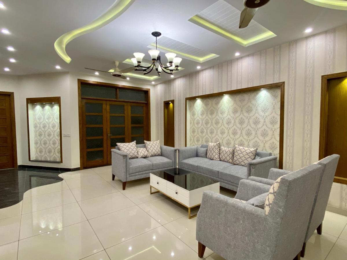 Luxury Guest House In Bahria Town 拉瓦尔品第 外观 照片