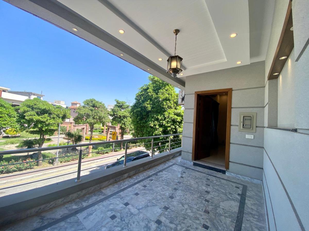 Luxury Guest House In Bahria Town 拉瓦尔品第 外观 照片