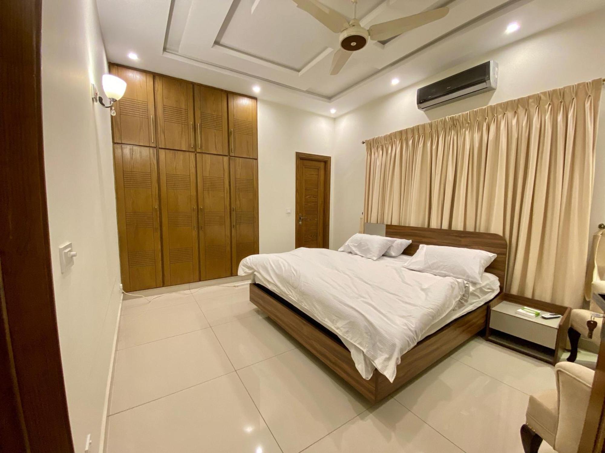 Luxury Guest House In Bahria Town 拉瓦尔品第 外观 照片