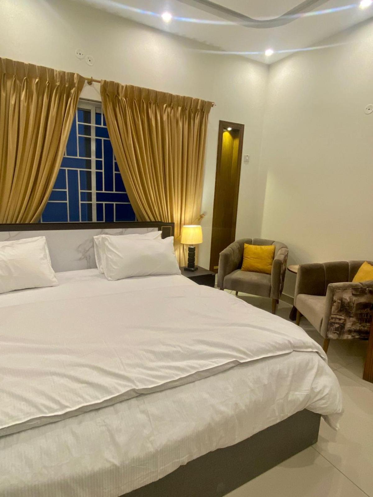Luxury Guest House In Bahria Town 拉瓦尔品第 外观 照片